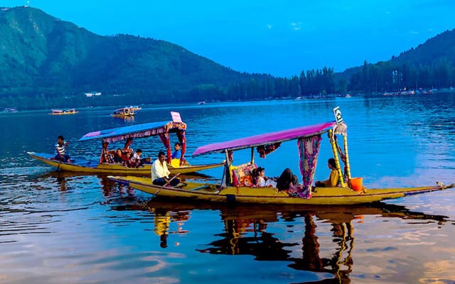 Taxi Agent in Katra